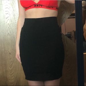Sexy form fitting black skirt w/slit ✨✨NWT